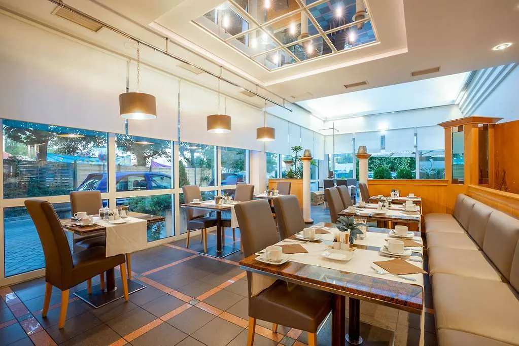 Qu Hotel Augsburg 4*,